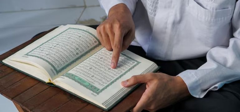 Al-Qurâ€™an Online Ada di Genggaman Tapi Kenapa Kita Lebih Pilih Scroll Daripada Bacaa