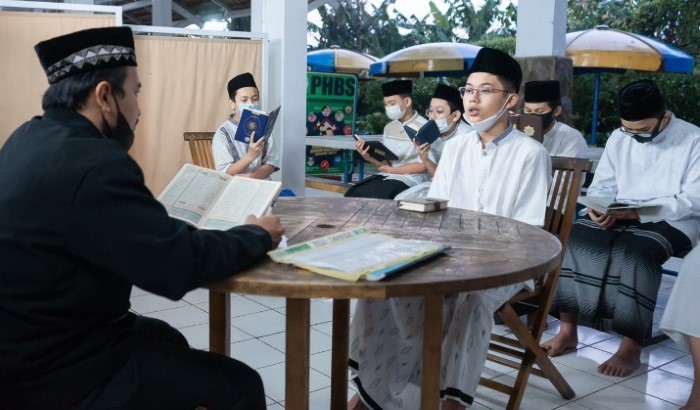 Program Minat Bakat Bahasa Asing di Boarding School Al Masoem: Membangun Generasi Global