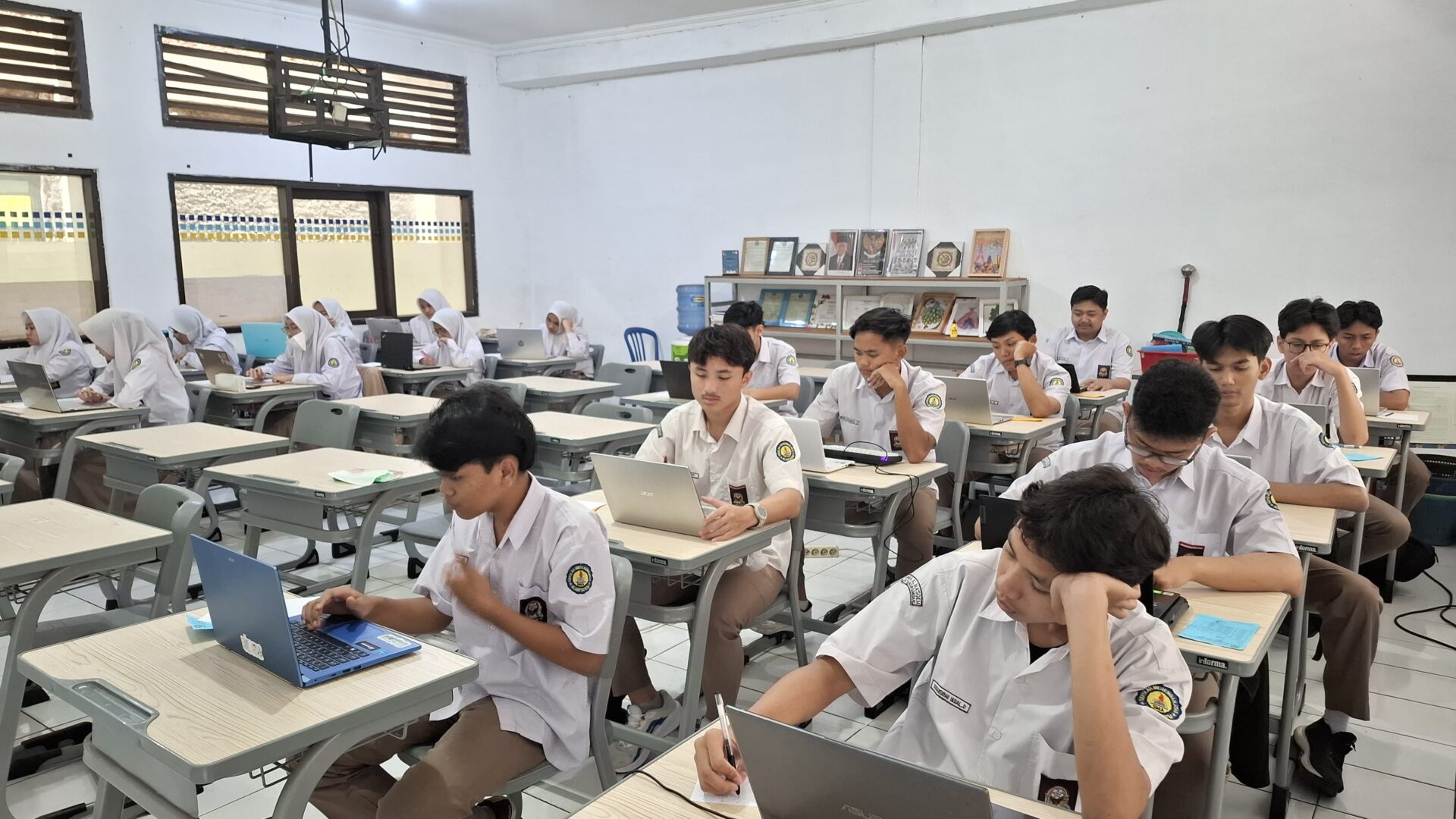 Menumbuhkan Minat Baca dengan Ekstrakurikuler Perpustakaan di SMA Islam Al Masoem Bandung