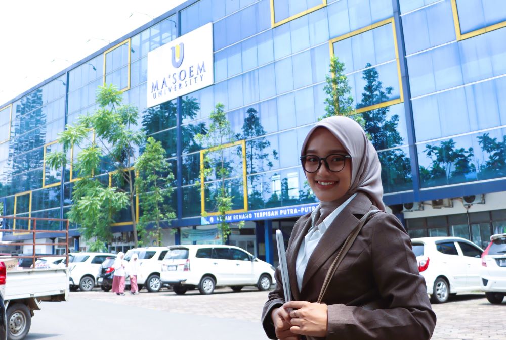 Tantangan dan Solusi Kuliah di Kelas Karyawan, Baca di Sini!
