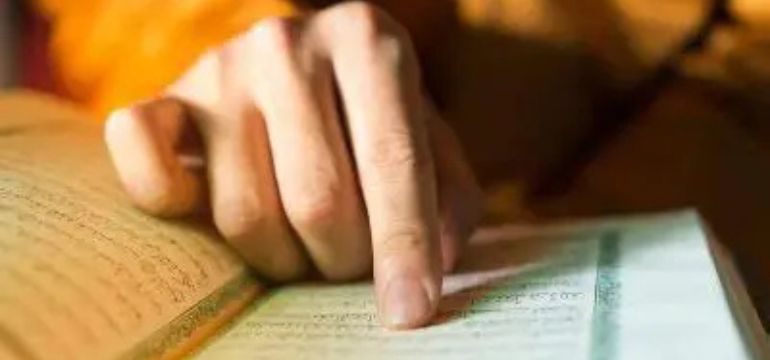 Al-Qurâ€™an di Genggaman Tapi Kenapa Masih Jarang Dibaca Padahal Scroll Nggak Pernah Absen