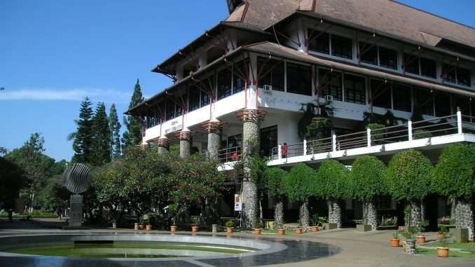 Jurusan Paling Favorit di ITB dan Prospek Kariernya: Prospek Gaji di Masa Depan