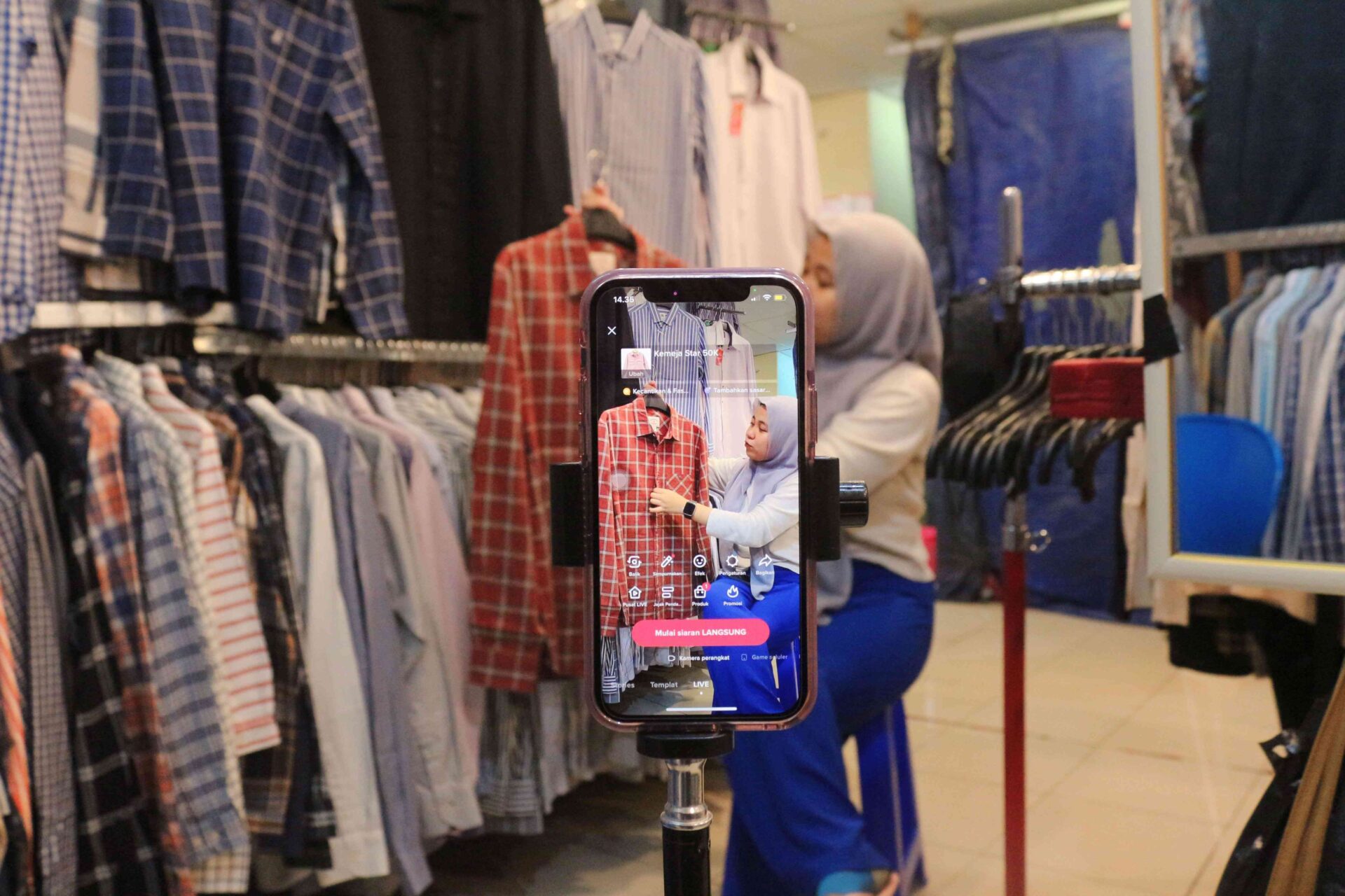 Promosi Toko Baju di Sosmed: Cara Efektif Menjangkau Lebih Banyak Pelanggan
